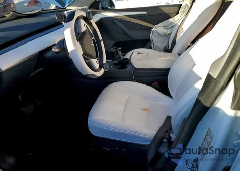 2025 Tesla Model Y from USA, damaged, VIN 7SAYGAEE2SF227643